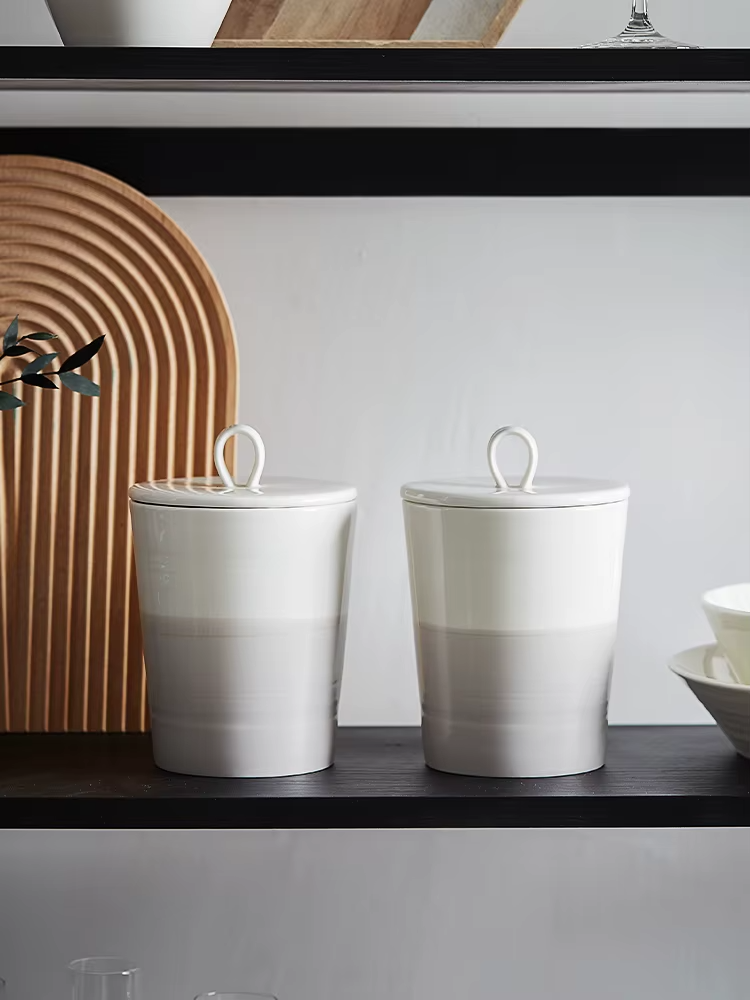 European-Style White Ceramic Sealed Jar with Lid 