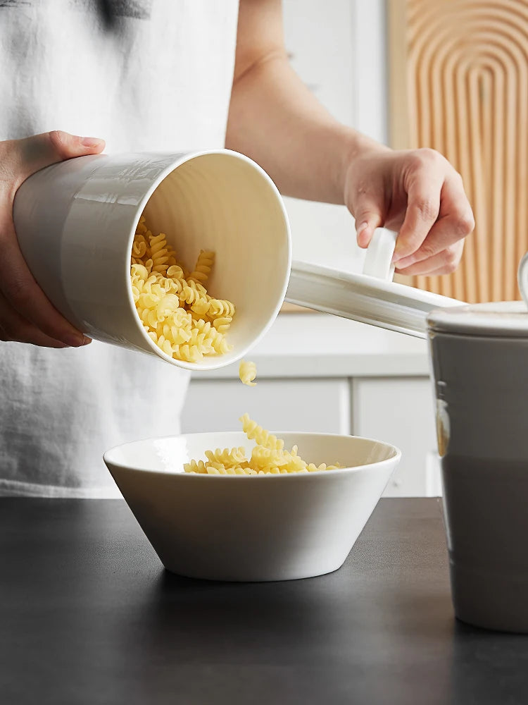 European-Style White Ceramic Sealed Jar with Lid 